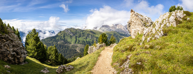 Panoramica sentiero per rifugio Sassopiatto