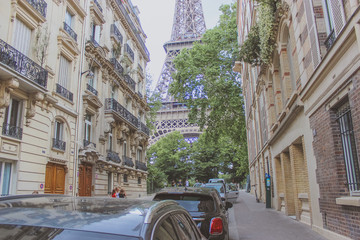 narrow street in paris