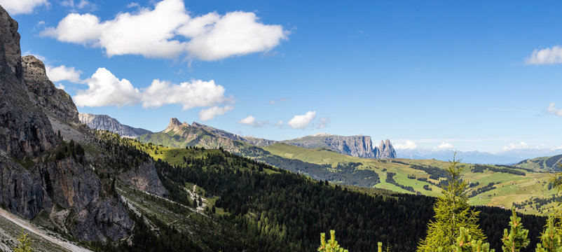 Panoramica Alpe di Siusi, Dolomiti Alto-Adige, Denti di Terrarossa, Fie allo sciliar