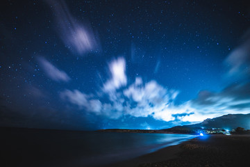 Nocturna playa bolonia estrellas perseidas cielo anochecer  - obrazy, fototapety, plakaty