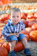 Fototapeta premium boy at pumpkin patch