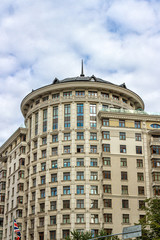 Fototapeta premium Rotunda of a large high-rise building with a dome
