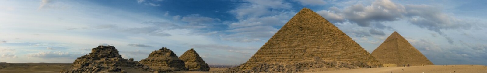 Fototapeta na wymiar Famous great Giza Pyramids in sand desert in Cairo.