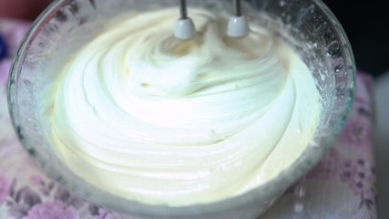 making whip cream at home | home coking | preparing homemade delicious cupcakes - Powered by Adobe