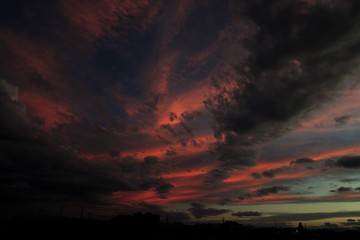 Obraz premium 暗雲と夕焼け