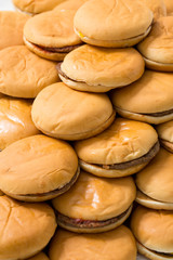 山盛りのハンバーガー