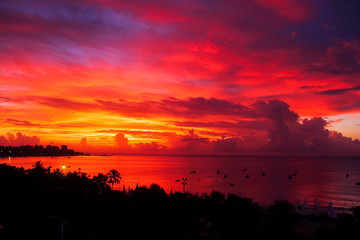 Fototapeta na wymiar beautiful red sky sunset sea morning