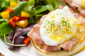 エッグベネディクト