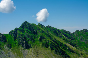 A mountain with sharp peaks