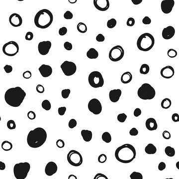 Doodle circles seamless pattern. Black dots texture background.