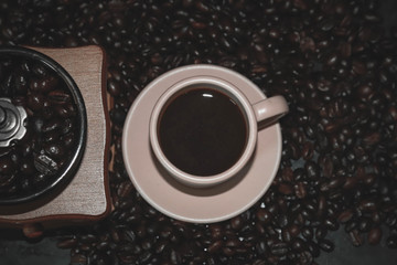 Obraz na płótnie Canvas Background of coffee mugs and freshly roasted coffee beans