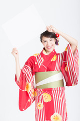 メッセージボードを持つ浴衣女性