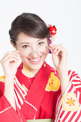 眼鏡をかけた浴衣女性