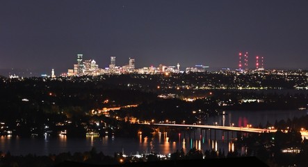 Fototapeta na wymiar night view of Seattle and bridge