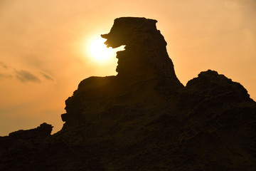 男鹿市ゴジラ岩と夕日