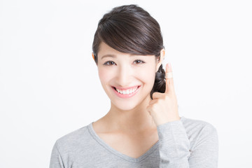絆創膏を貼った女性