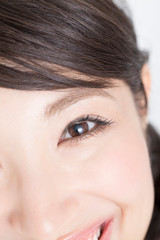 女性の目元