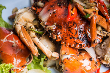 Crab stir fried with black pepper and garlic