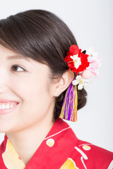 笑顔の浴衣女性