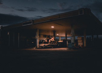Fototapeta na wymiar gas station at night