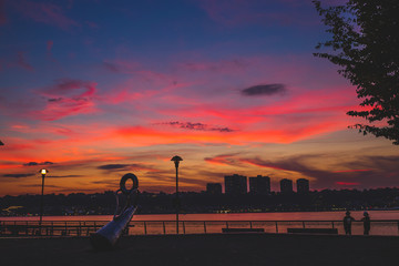 Twilight in Manhattanville: West Harlem Piers Park right after sundown during the summertime; Gorgeous colors over the Hudson River. - obrazy, fototapety, plakaty