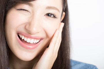 ウインクする女性