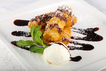 Crispy banana with ice cream