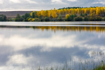 Landscape images of the lake in the daytime, with beautifully reflected white clouds
