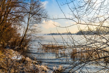 First snow and morning frosts with fog on the USA river