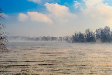 First snow and morning frosts with fog on the USA river