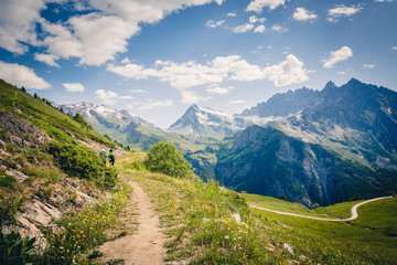 Fototapeta na wymiar Panorama montano alpino
