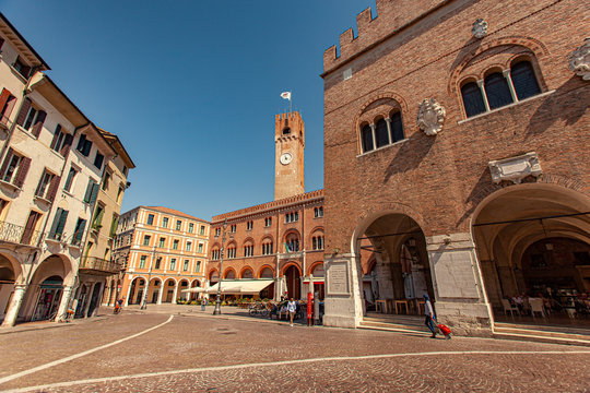 Treviso Immagini - Sfoglia 9,831 foto, vettoriali e video Stock | Adobe  Stock