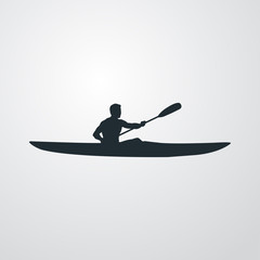 Deporte acuático. Silueta hombre remando en kayak en fondo gris