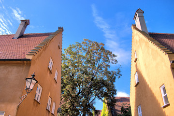 Fuggerei in Augsburg in Deutschland 4.7.2020