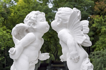 Sculpture of kissing angels in park