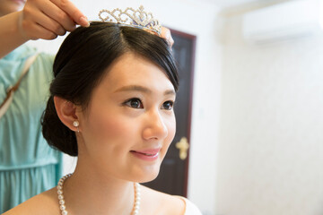 ティアラをする花嫁