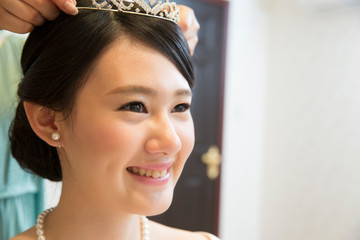 ティアラをする花嫁 © Paylessimages
