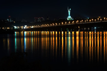 Fototapeta na wymiar View to Paton bridge from the Left bank of Dnieper. Kiev, Ukraine