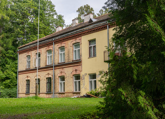 Fototapeta na wymiar old mansion in estonia europe