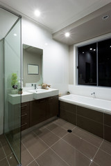 Fototapeta na wymiar A luxury modern bathroom interior design view