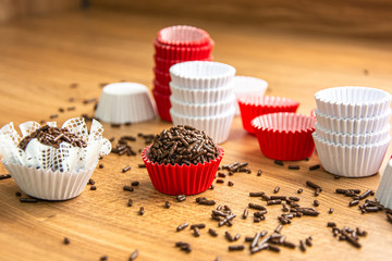 Brigadeiro for party Brigadeiro cremoso com formas para festa de aniversário