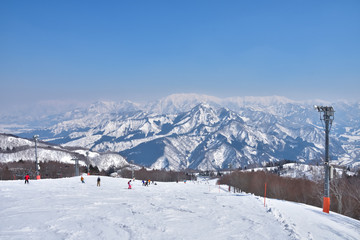 Fototapeta na wymiar 冬晴れのガーラ湯沢スキー場からの景色