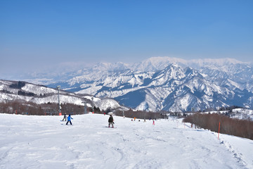 Fototapeta na wymiar 冬晴れのガーラ湯沢スキー場からの景色