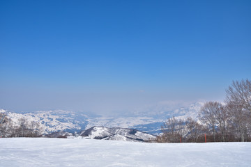 冬晴れのガーラ湯沢スキー場からの景色