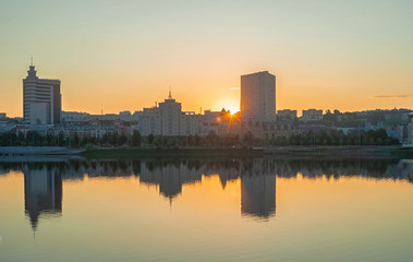 Fototapeta na wymiar Dawn on Lake Kaban in Kazan. City panorama 