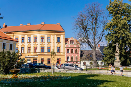 Havlicek square with historic houses, Monument to Karel Havlicek Borovsky, Kutna Hora, Central Bohemian Region, Czech Republic