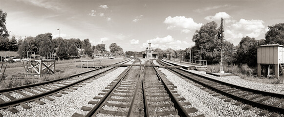 Split rails; right to Wash DC, left to Baltimore