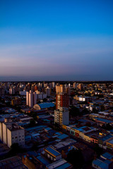 Obraz premium Atardecer en la ciudad
