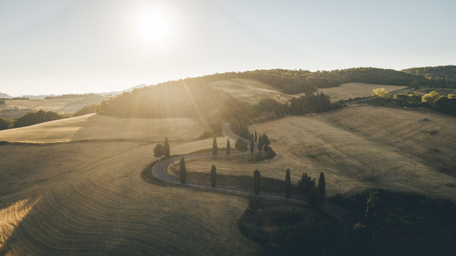 Strade su colline toscane