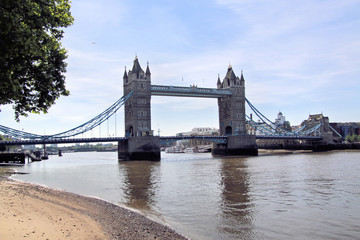 Fototapeta na wymiar A view of Tower Bridge in London